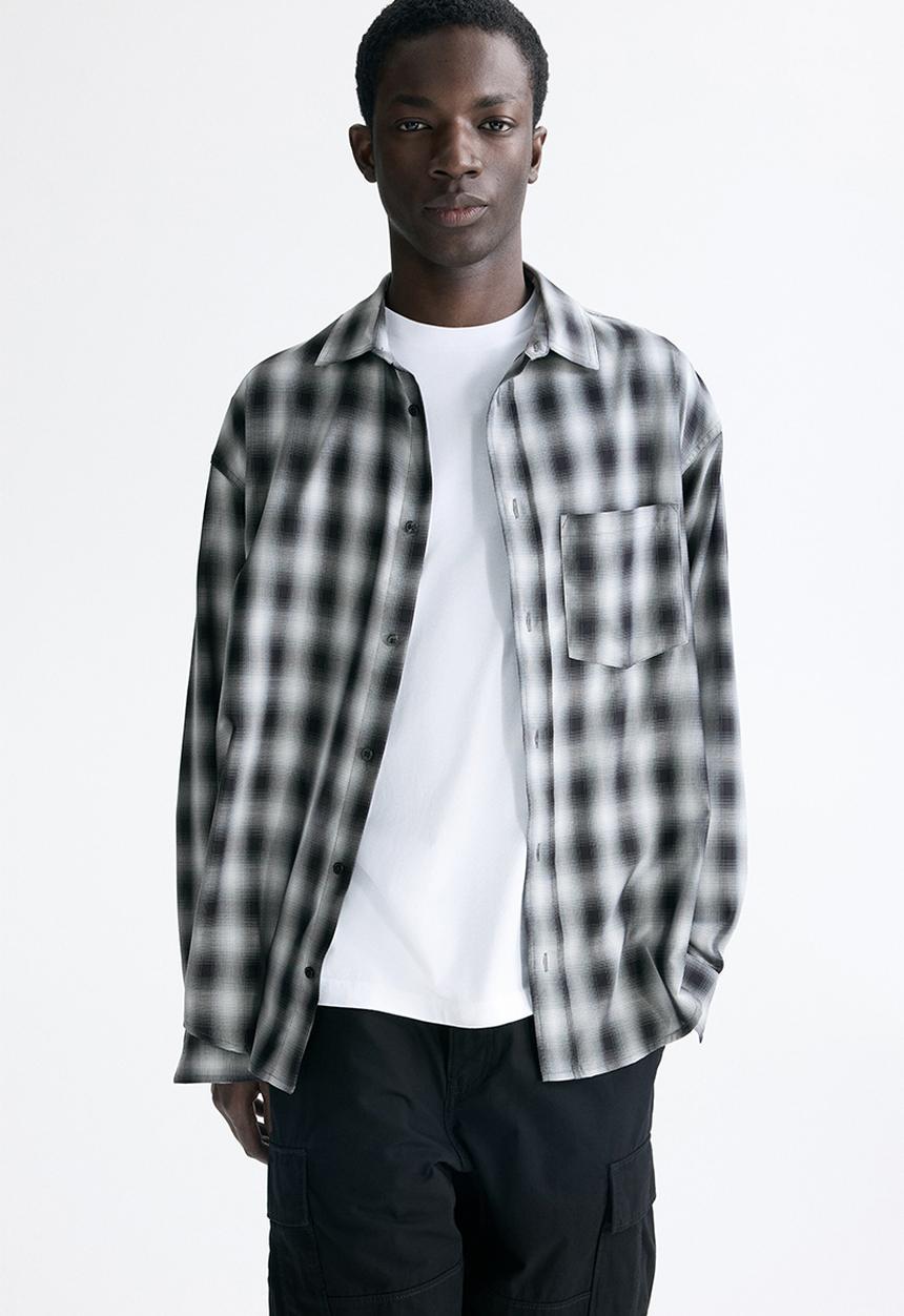 H&M - Relaxed fit shirt - dark grey/checked