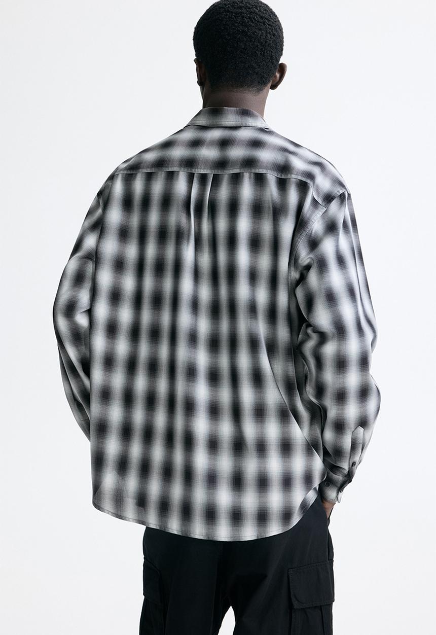 H&M - Relaxed fit shirt - dark grey/checked