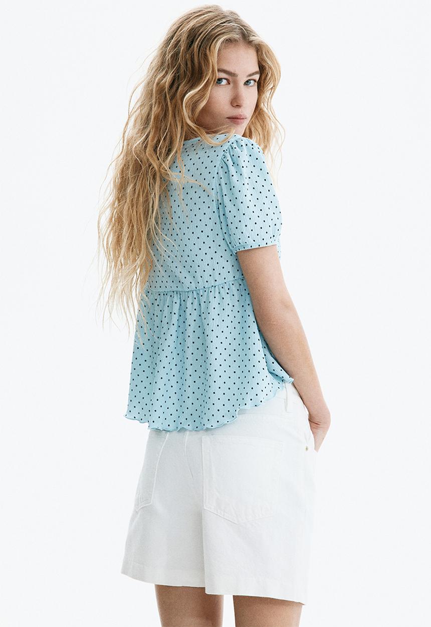 H&M - Crinkled jersey top - light blue/spotted