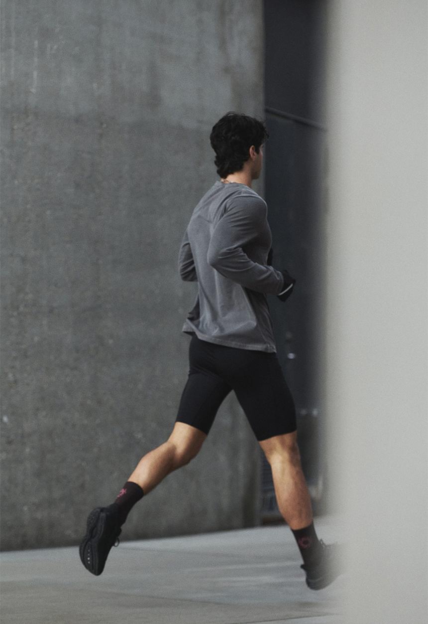 H&M - Regular fit long-sleeve sports top with drymove - dark grey