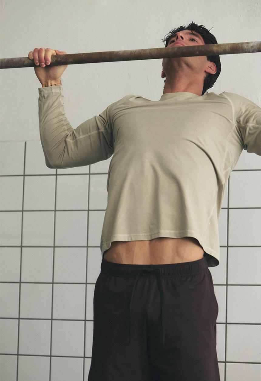 H&M - Regular fit long-sleeve sports top with drymove - light beige