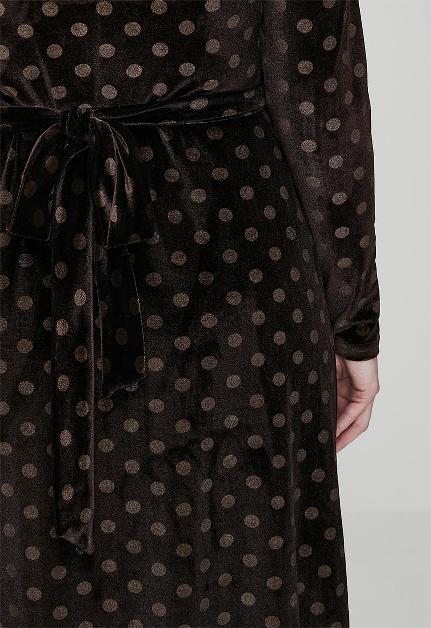Me&B - Plus Velvet Choc Spot Wrap Dress - brown
