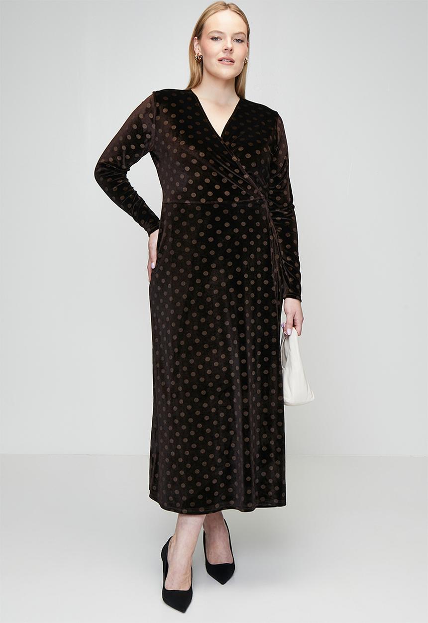 Me&B - Plus Velvet Choc Spot Wrap Dress - brown