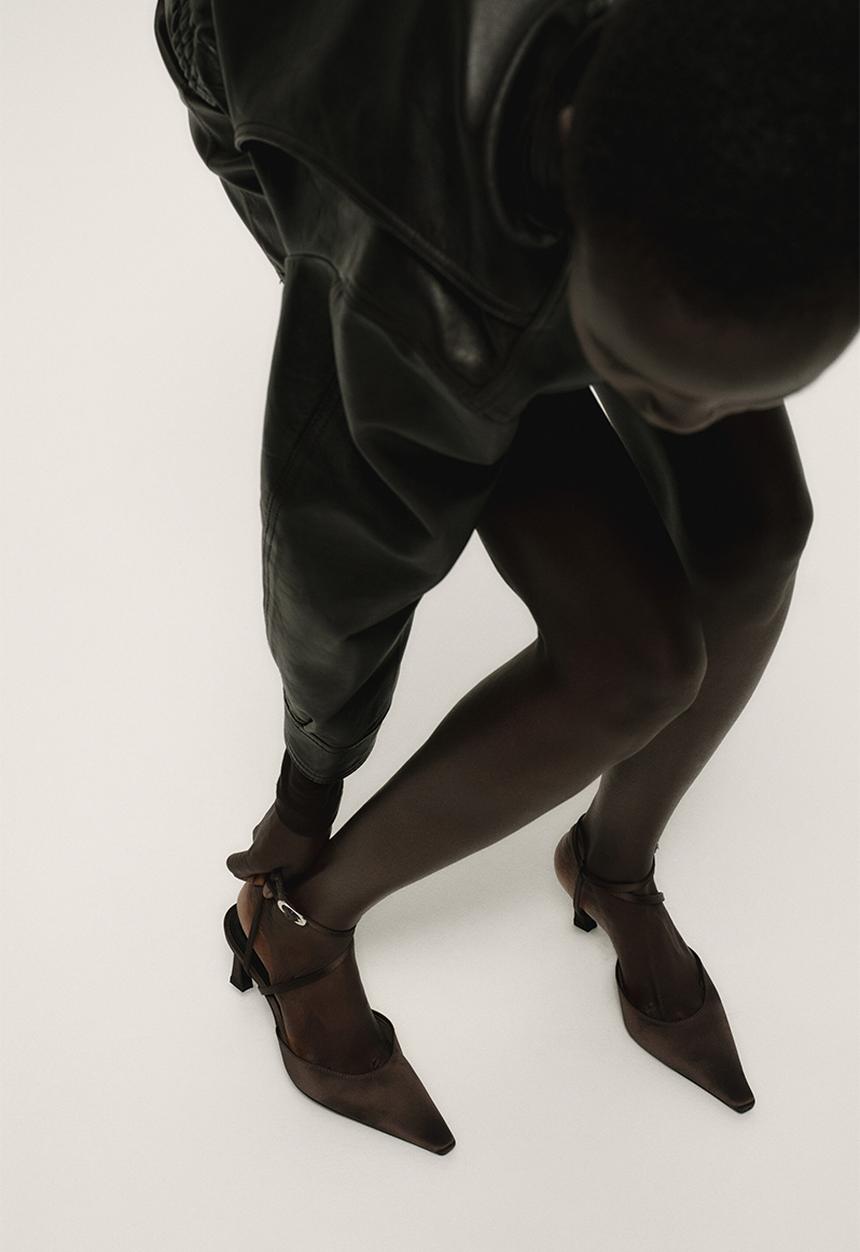 H&M - Pointed satin court shoes - dark brown