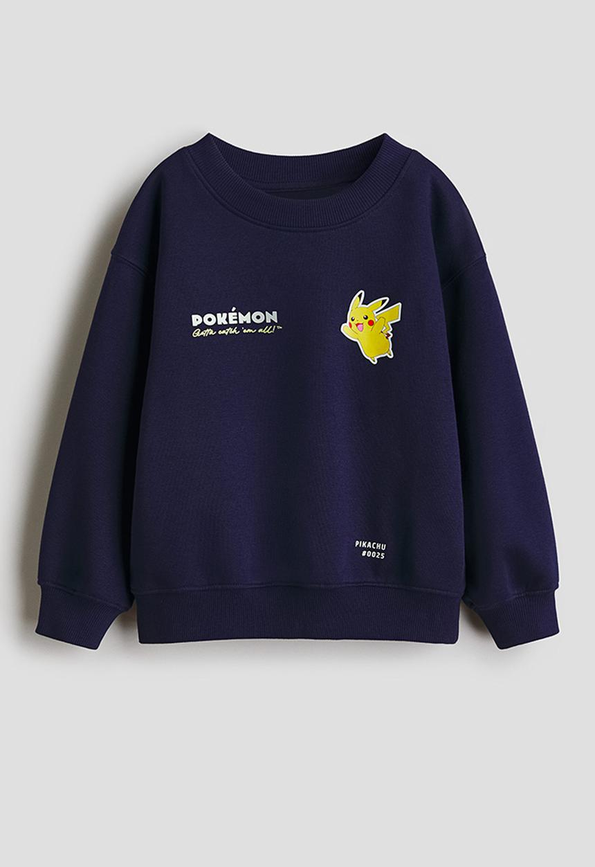 H&M - Printed sweatshirt - navy blue/pokemon