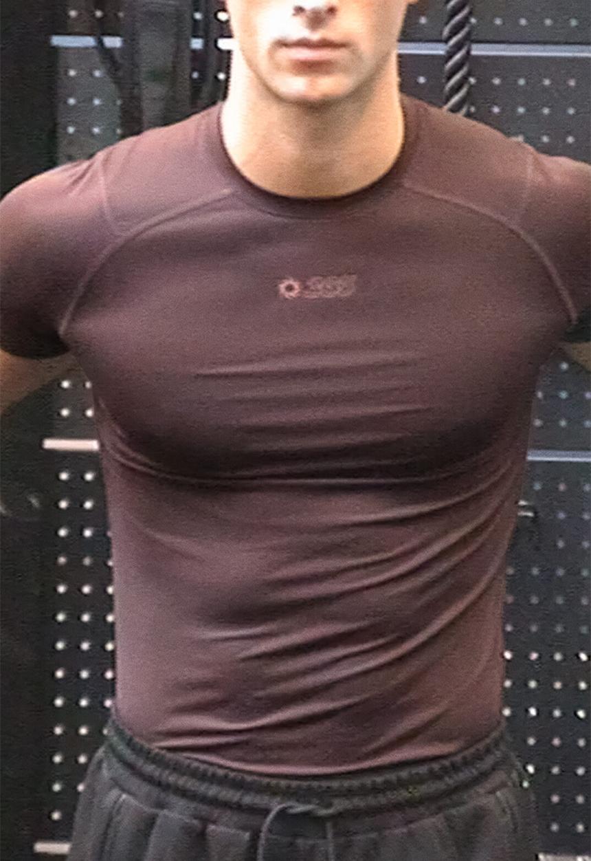 H&M - Compression fit sports T-shirt with drymove - dark brown