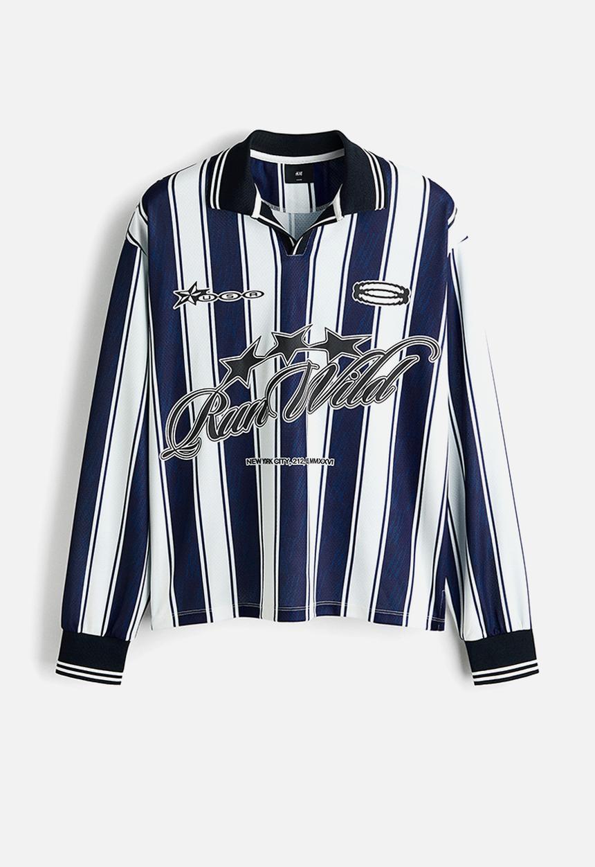 H&M - Loose fit football shirt - dark blue/run wild