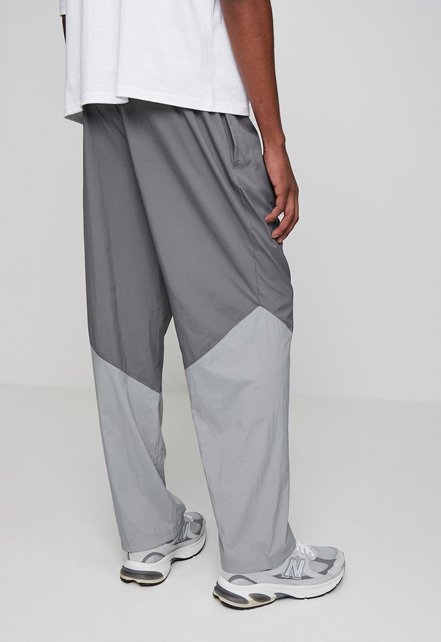 New Balance  - NB Athletics Sport Legacy Pant - Grey