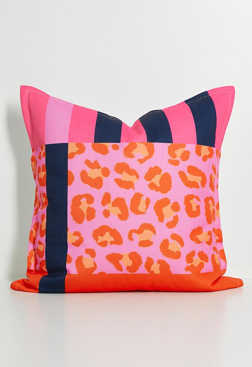 Grey Gardens - Cushion Cover - Pink Leo 