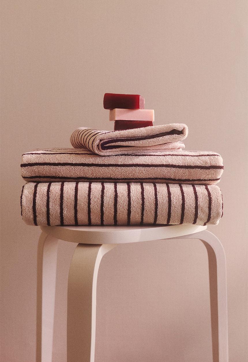 H&M - Striped bath towel - light pink/burgundy striped