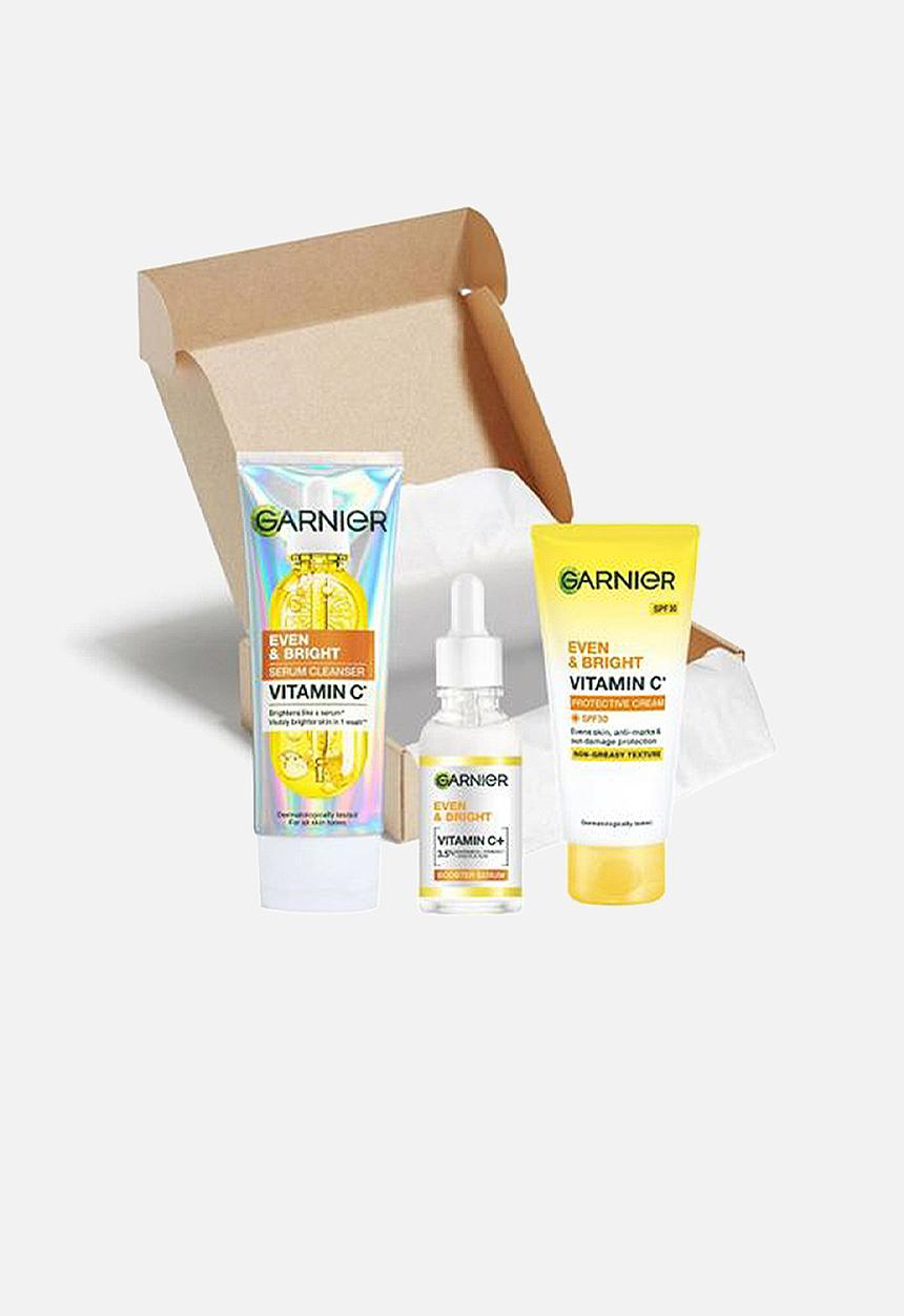 Garnier - Even and Bright Vitamin C Booster Serum Regime Bundle Set- 3 Piece