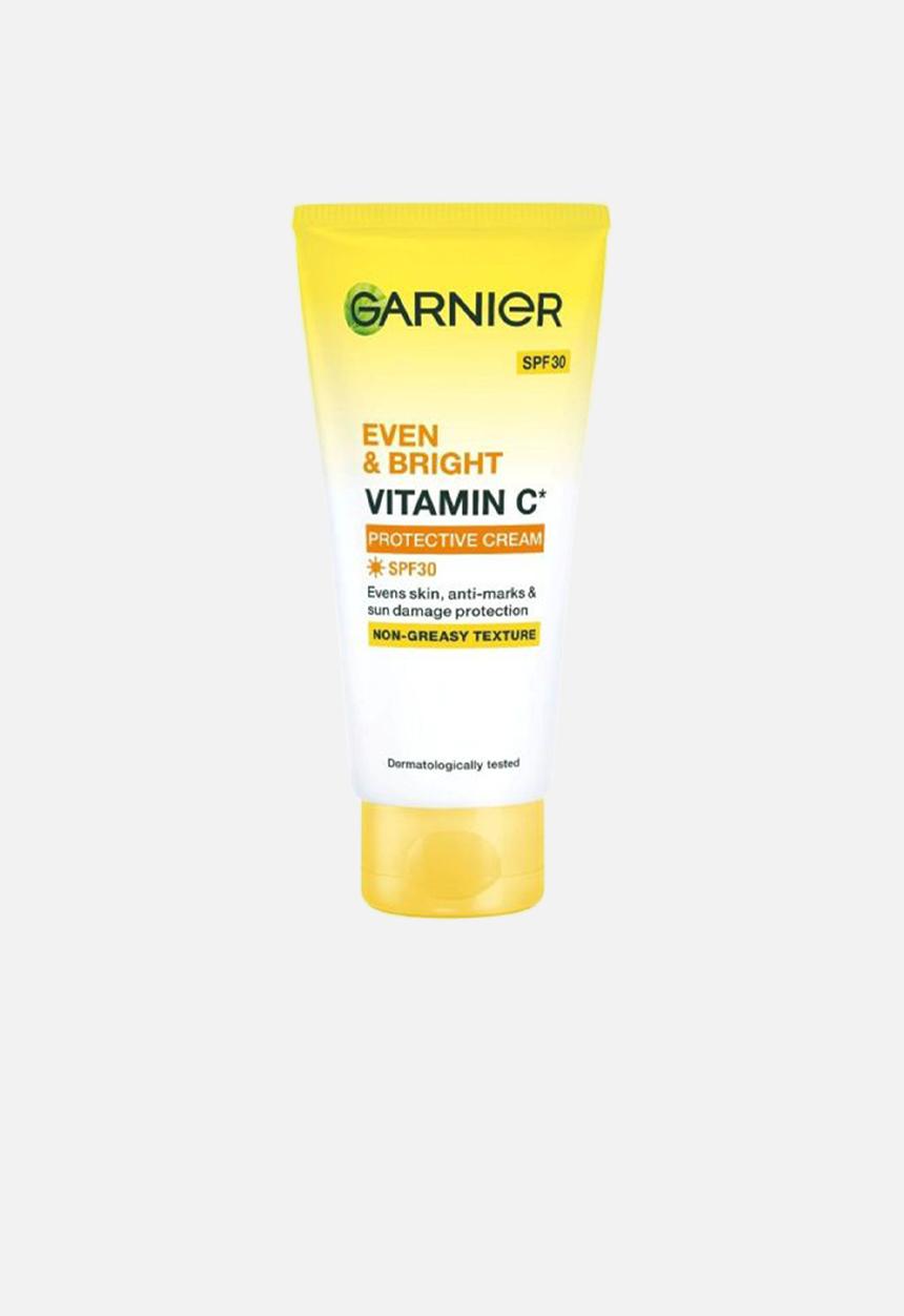 Garnier - Even and Bright Vitamin C Booster Serum Regime Bundle Set- 3 Piece
