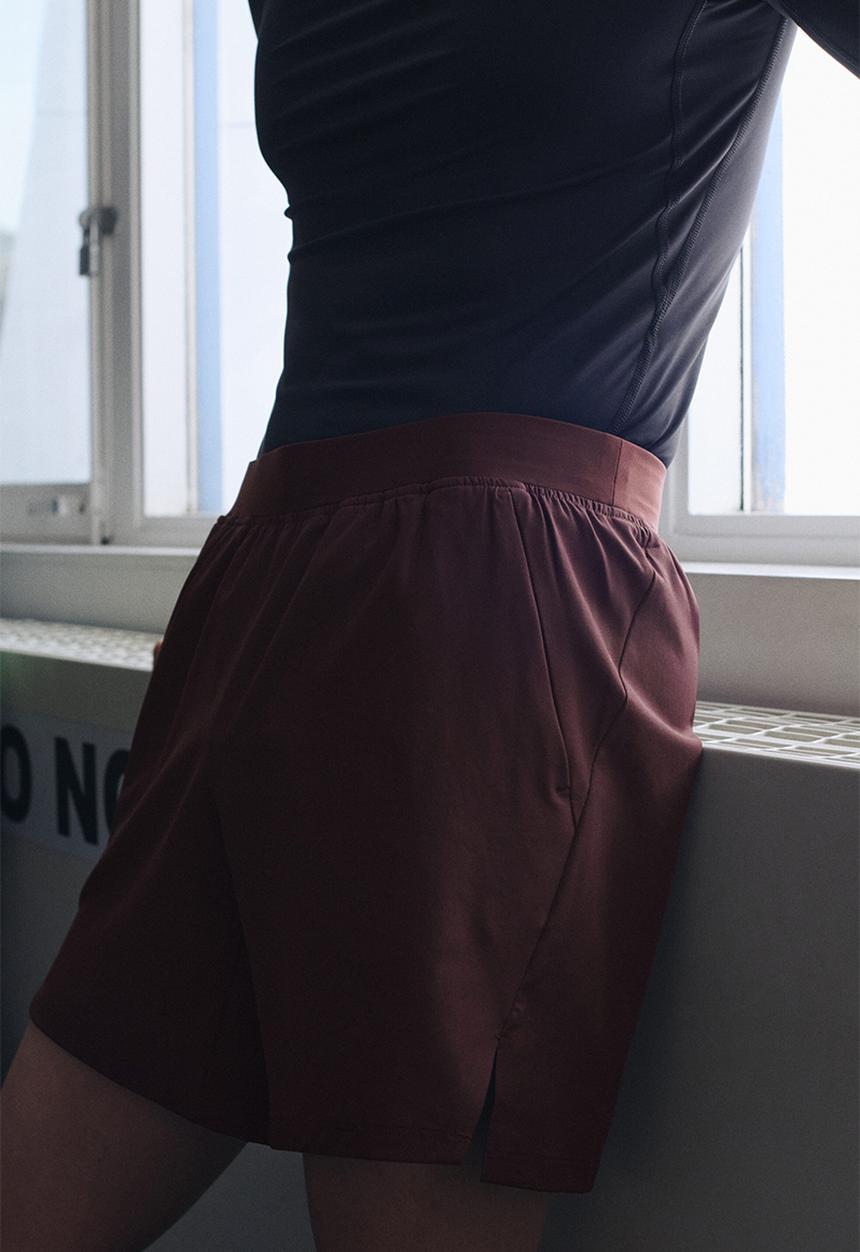 H&M - Mid-length sports shorts with drymove™ - burgundy