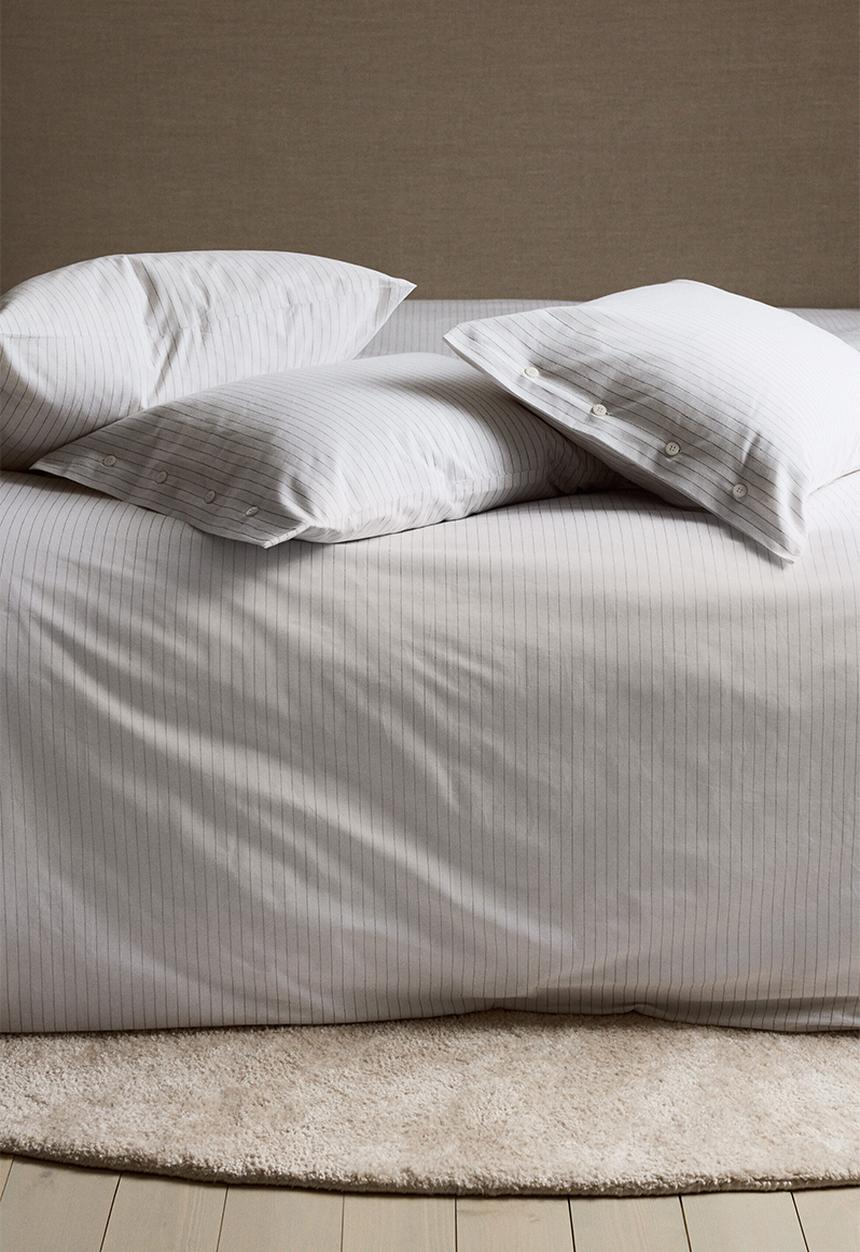 H&M - Pinstriped double/king duvet cover set - white/pinstriped