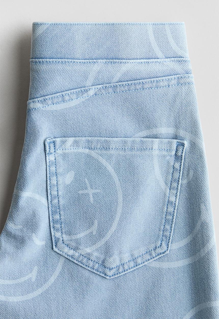 H&M - Denim-look wide trousers - light denim blue/smileyworld