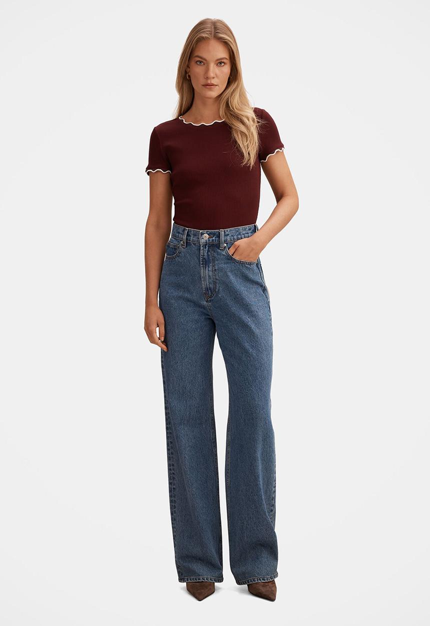 Forever New - Rebecca scallop trim T-shirt in - deep maroon/porcelain