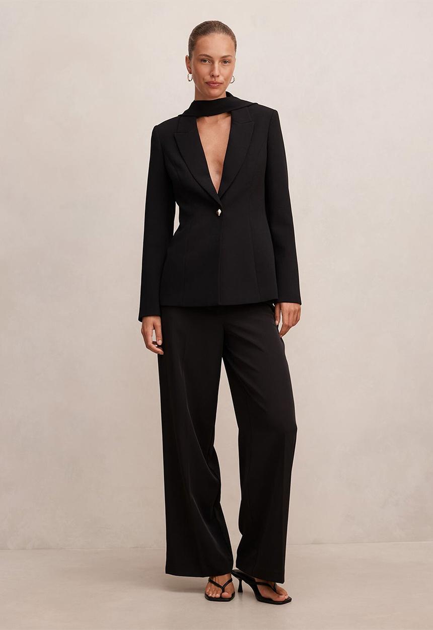 Forever New - Sasha scarf blazer in black