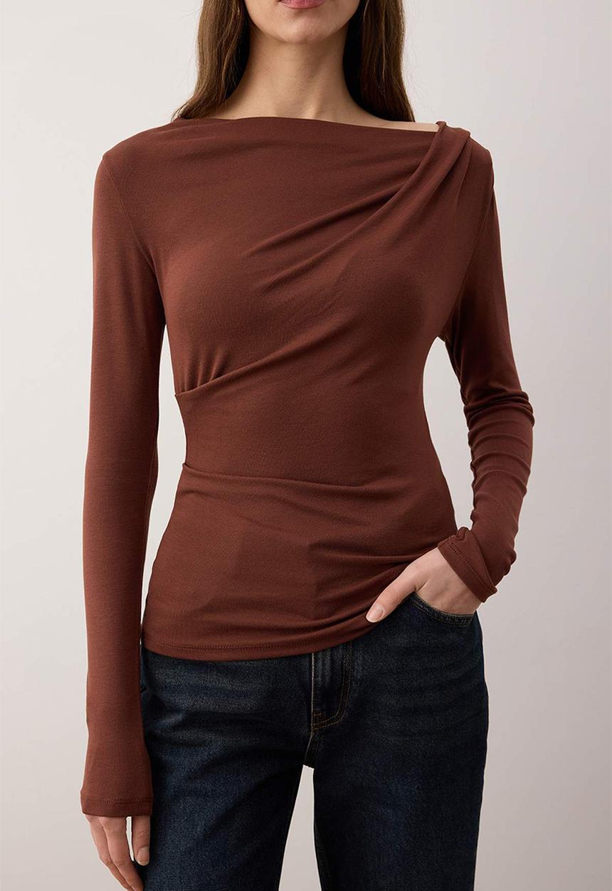 Trendyol - Fitted Bodycon Asymmetric Knitted Blouse - Brown