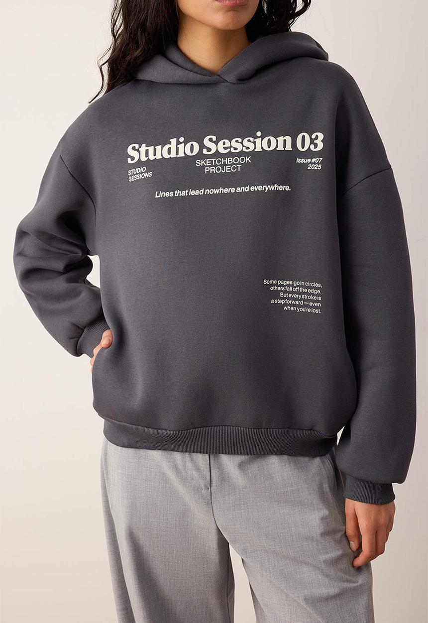 Trendyol - Hooded Slogan Printed Boxy Fit Knitted Sweatshirt - Anthracite