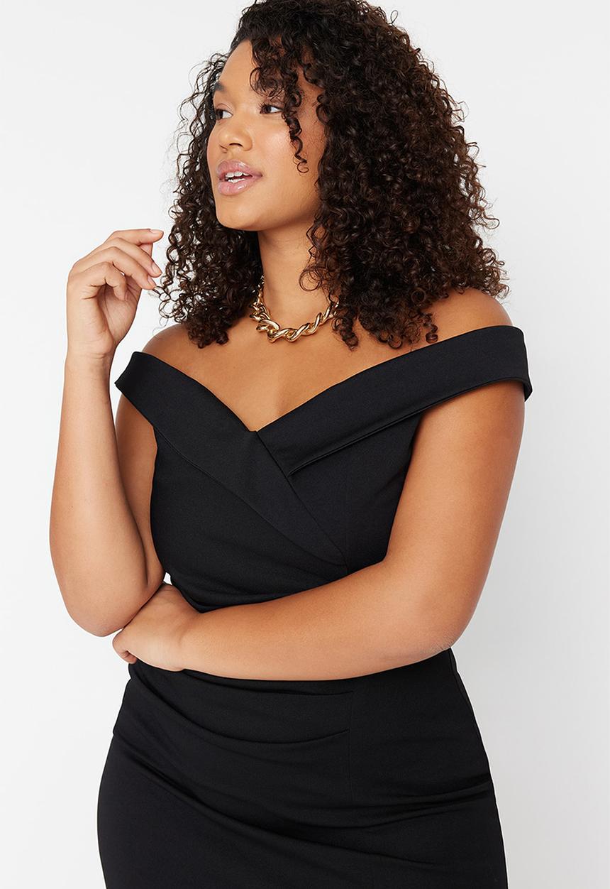 Trendyol - Plus Bodycon Knitted Dress with Gather Detail - Black