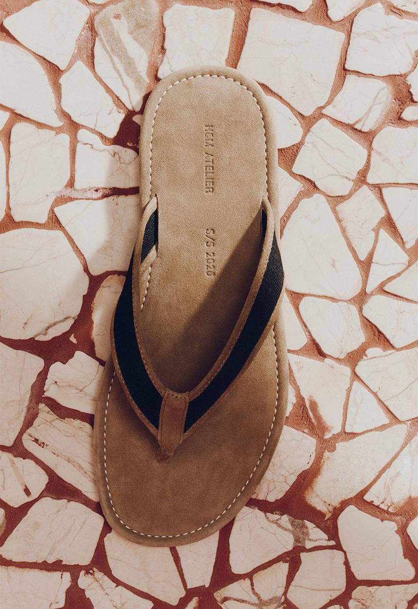 H&M - Suede flip-flops - beige/black
