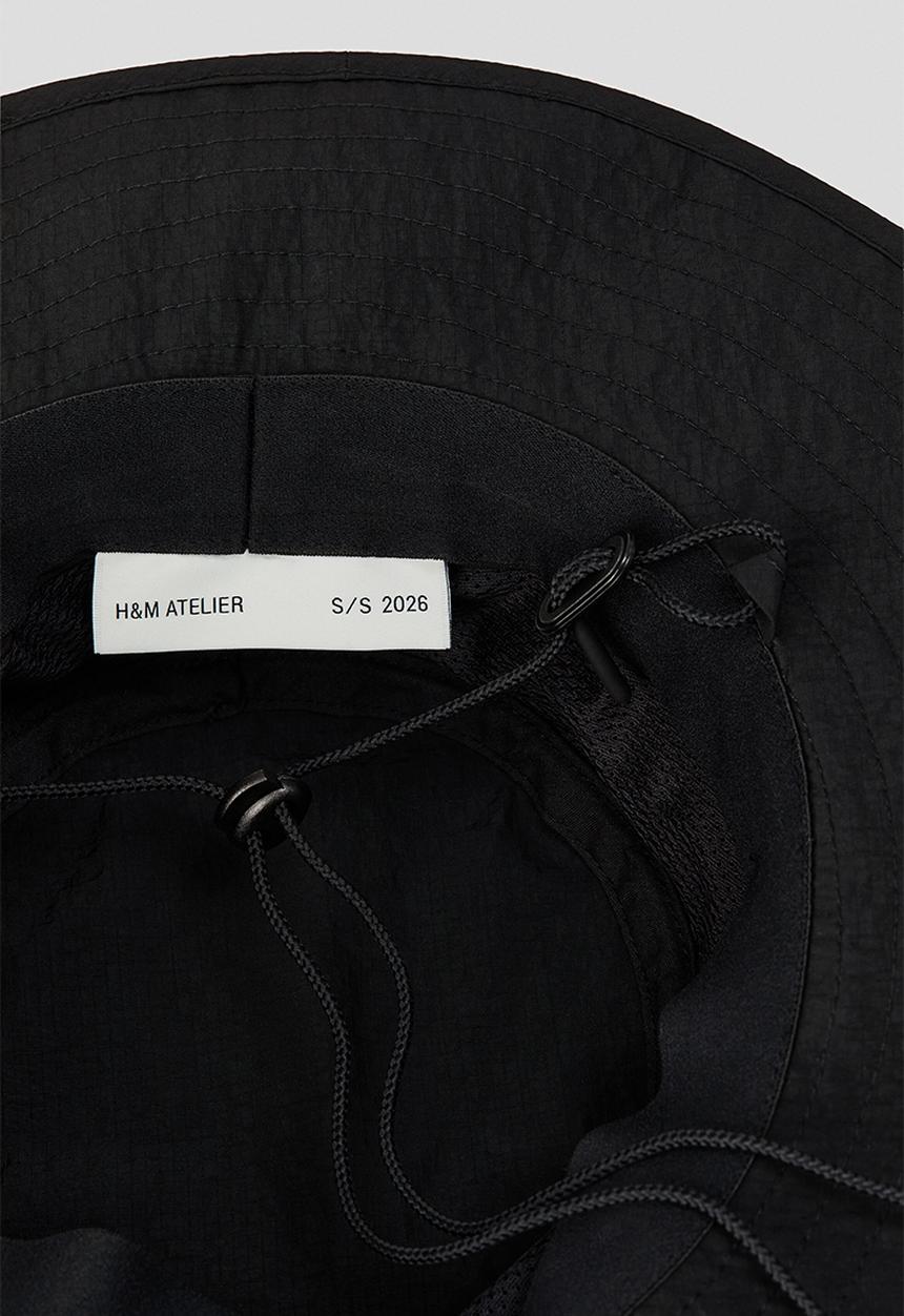H&M - H&M Atelier: Bucket hat - black