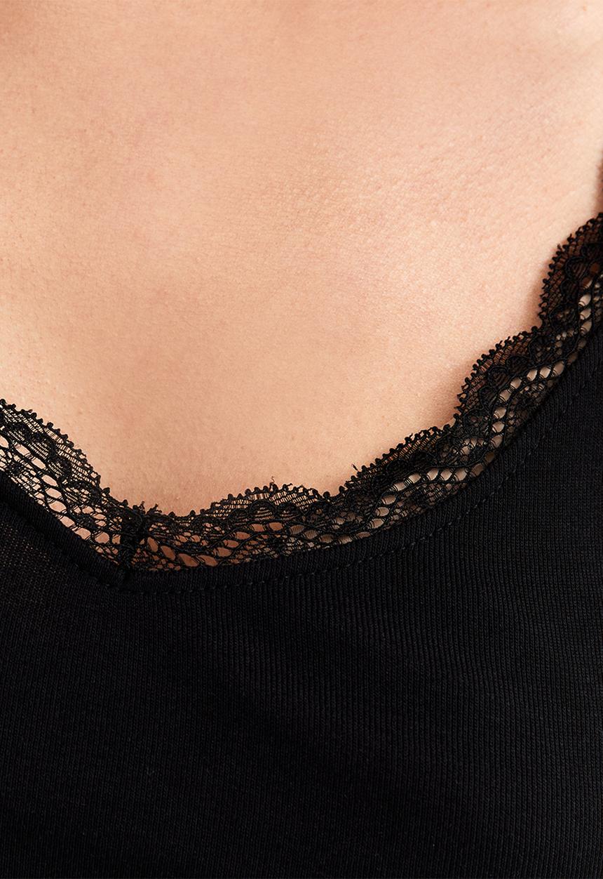 New Look - Vde lace trim vest - black