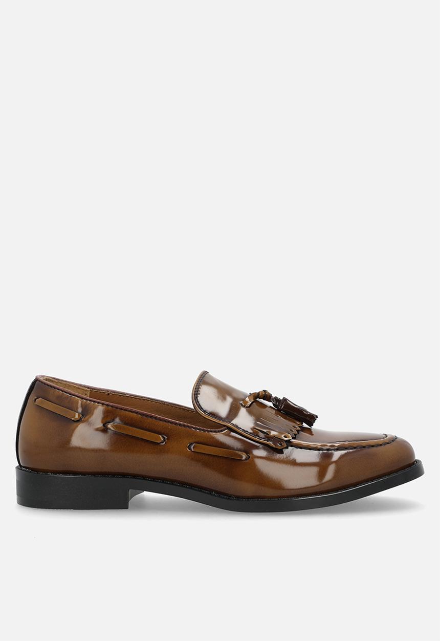 PC - Crouch Hi-shine kiltie trim loafer - tan