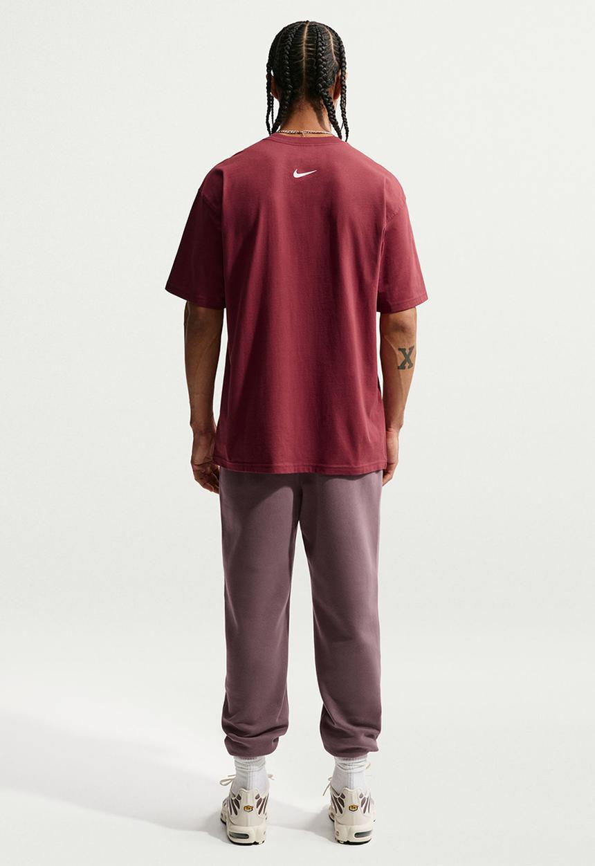 Nike - NSW Loose Celebrate Athletic Dept Tee- Washed Red