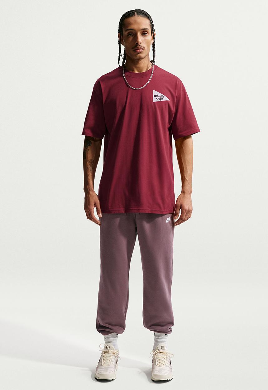 Nike - NSW Loose Celebrate Athletic Dept Tee- Washed Red