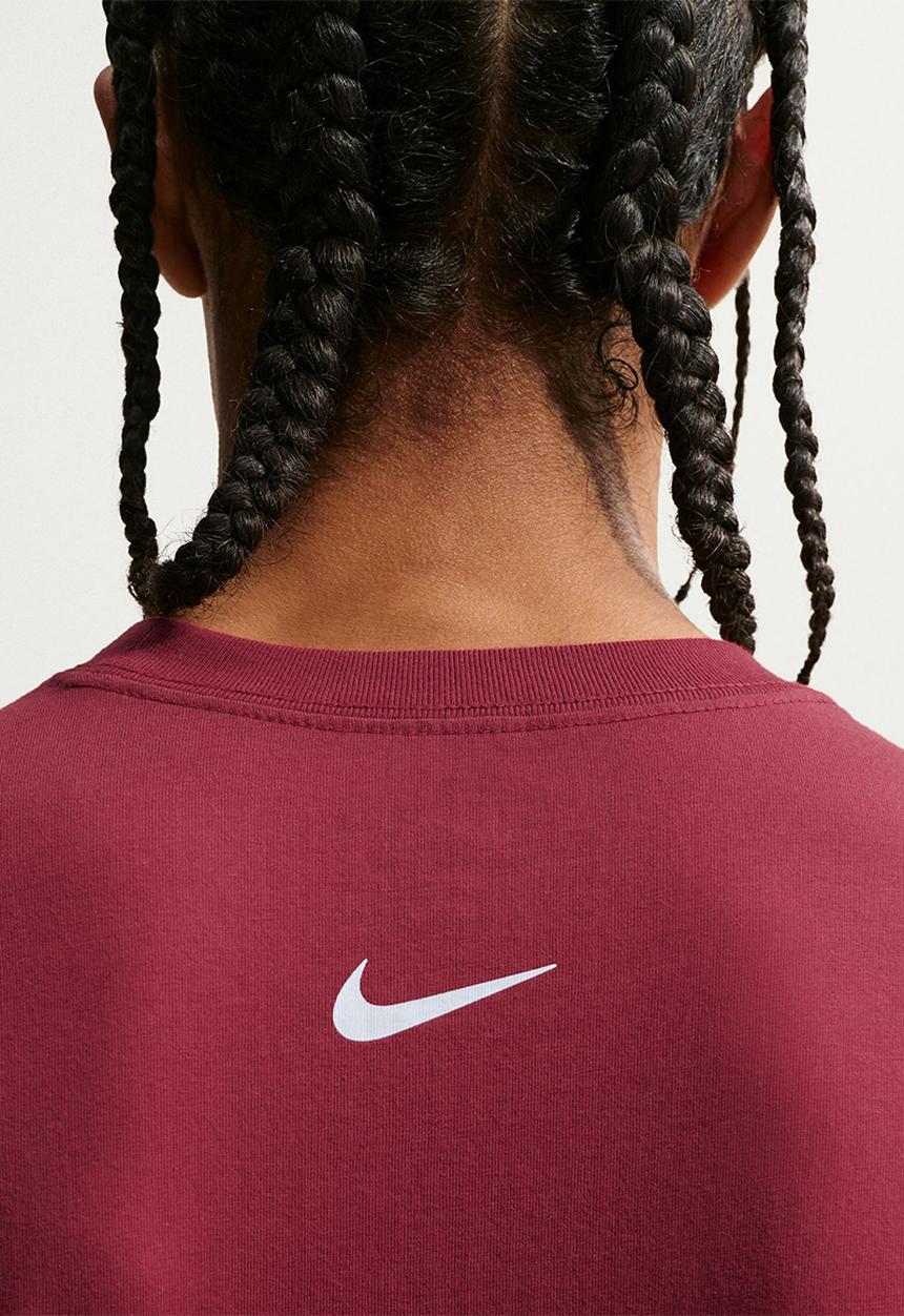 Nike - NSW Loose Celebrate Athletic Dept Tee- Washed Red