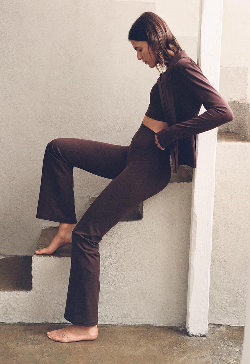H&M - Flared yoga leggings with softmove - warm brown