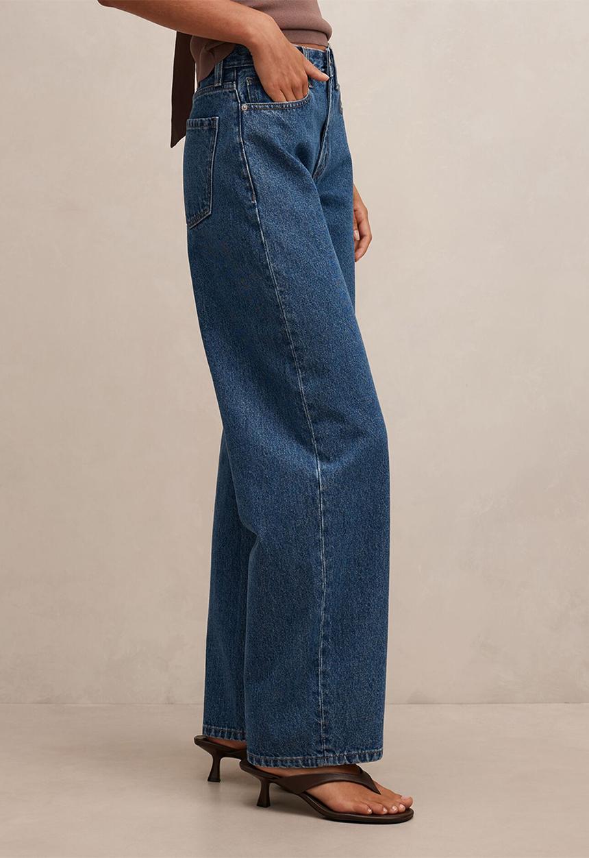 Forever New - Emma Mid-Rise Barrel Jeans in Mid Wash