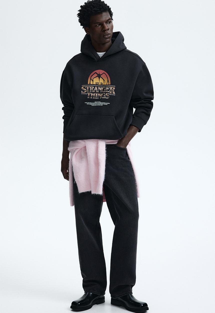 H&M - Loose fit hoodie - black/stranger things