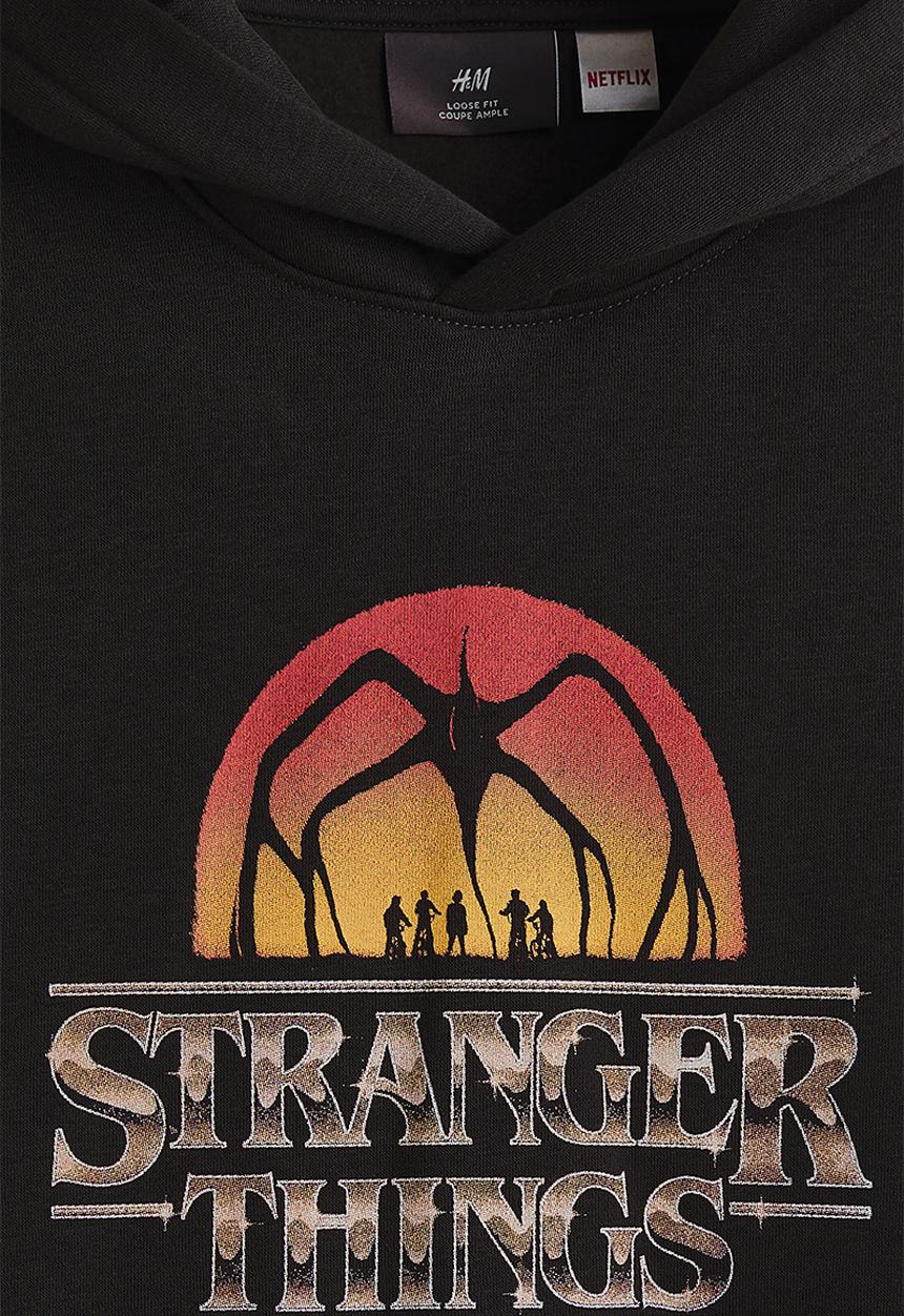 H&M - Loose fit hoodie - black/stranger things