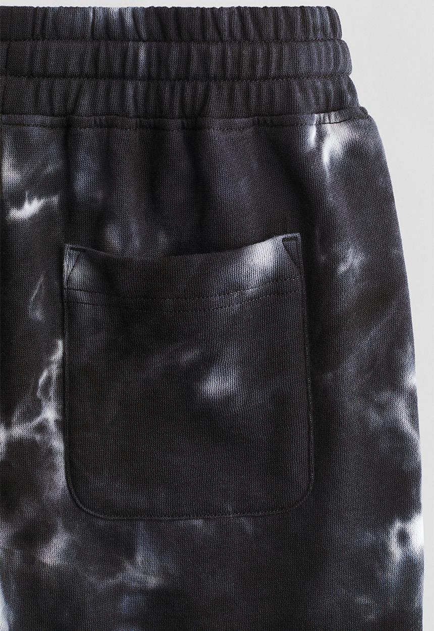 H&M - Printed sweatshorts - black/tie-dye