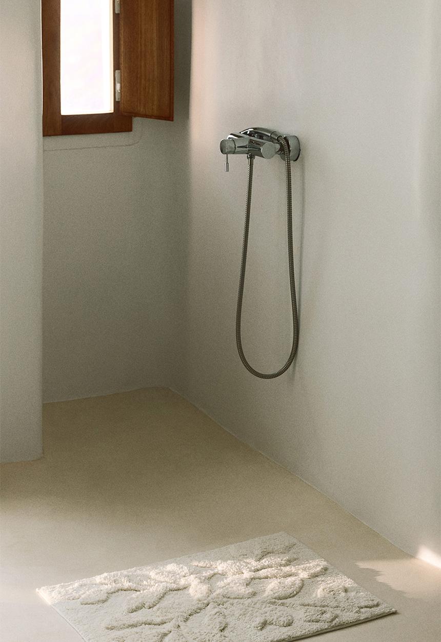 H&M - Tufted cotton bath mat - white