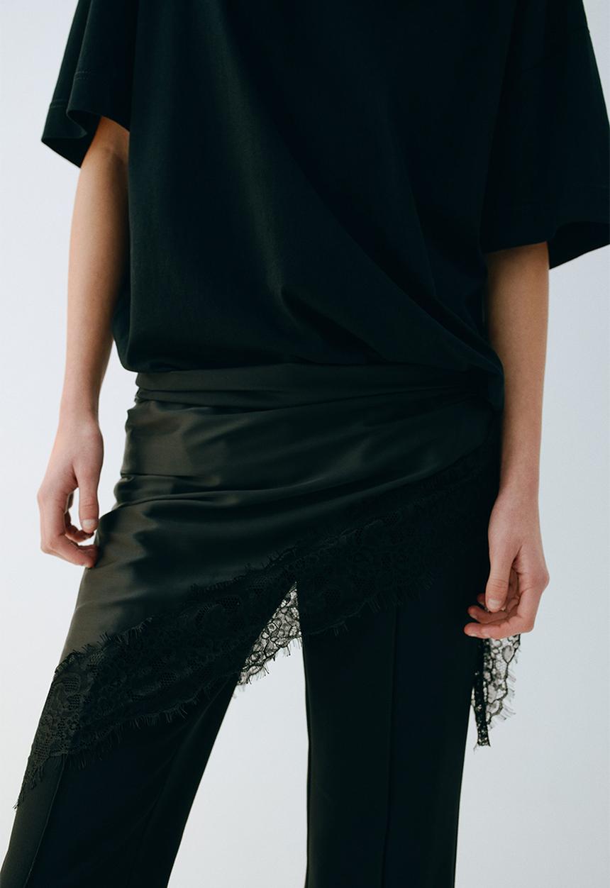 H&M - Lace-trimmed triangle scarf - black