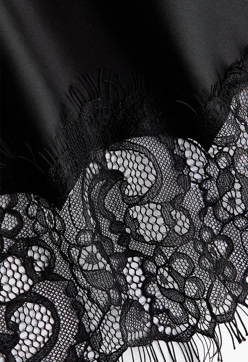 H&M - Lace-trimmed triangle scarf - black
