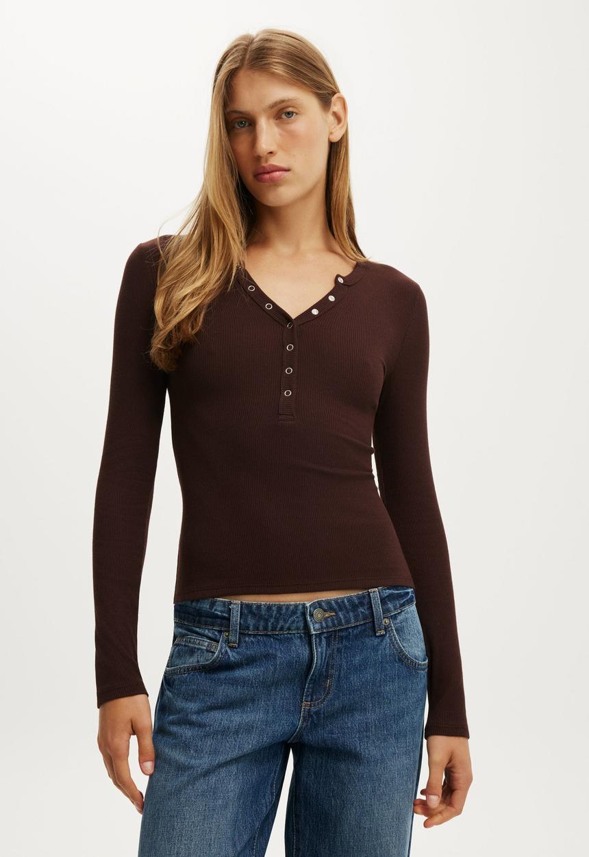 Cotton On - Blake Henley Long Sleeve - Dark Oak