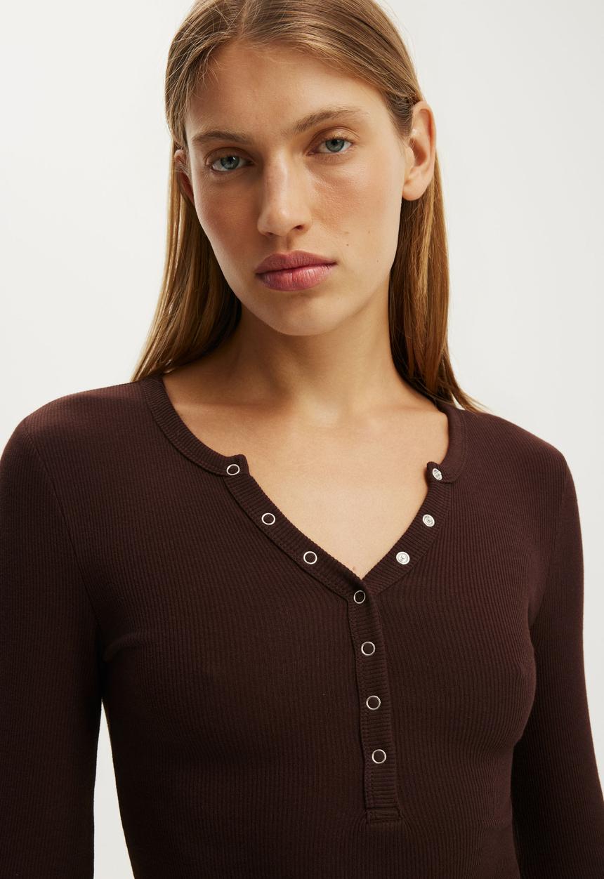 Cotton On - Blake Henley Long Sleeve - Dark Oak