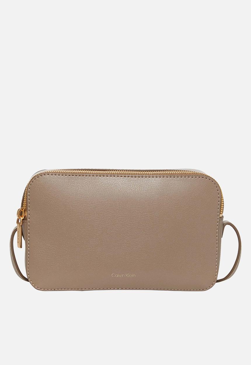 Calvin Klein - Foil logo elongated camera bag - desert taupe
