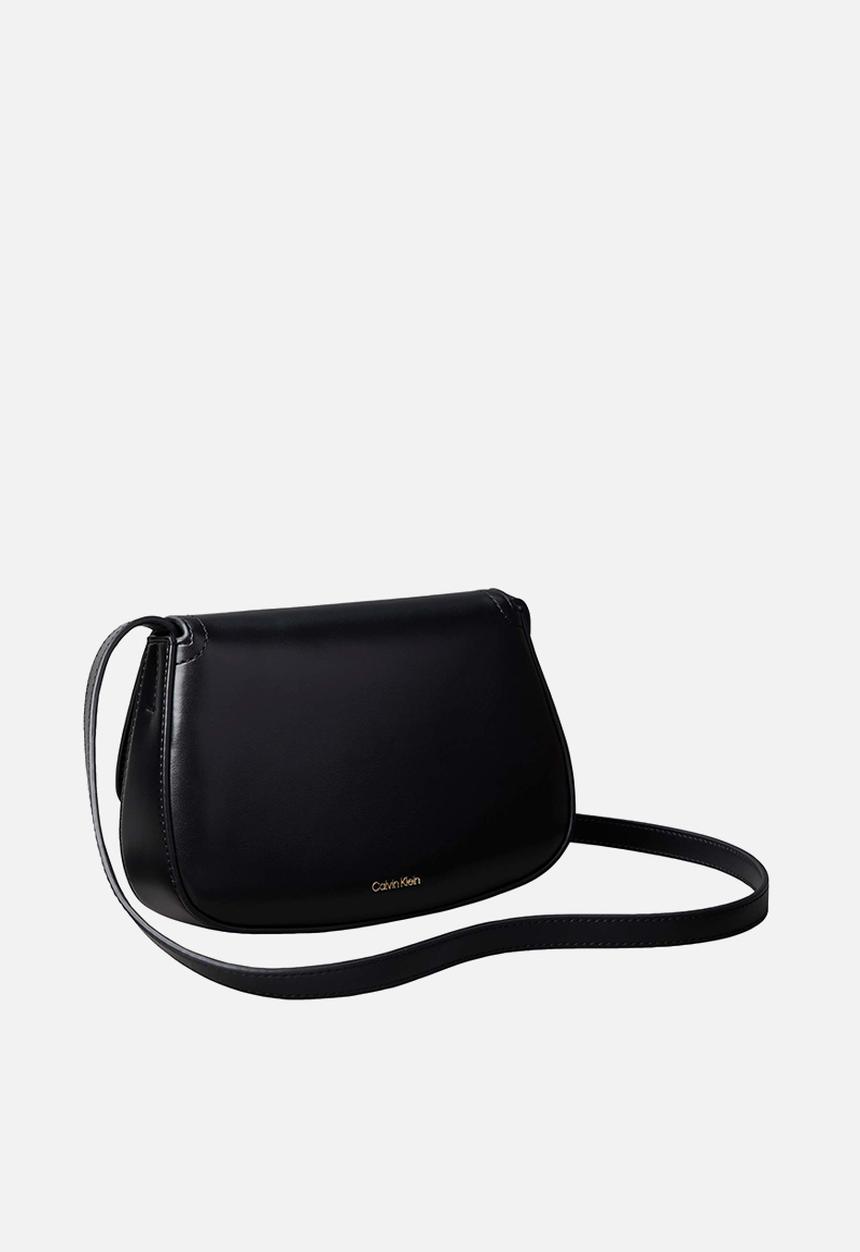 Calvin Klein - Ck flap camera bag - black