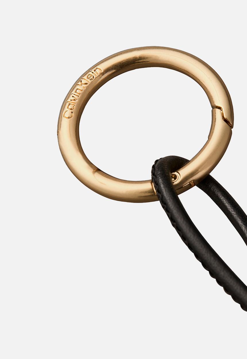 Calvin Klein - Knotted script hw bag charm - black