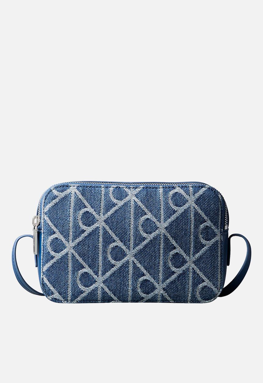 Calvin Klein - Emblem aop denim camera bag - denim jqd medium wash