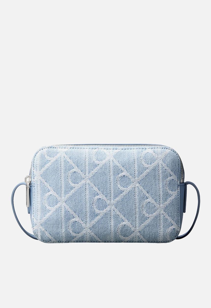 Calvin Klein - Emblem aop denim camera bag - denim jqd light wash