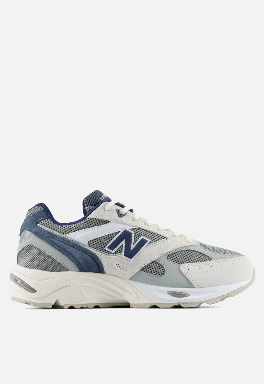 New Balance  - 880R