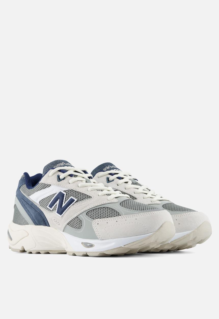 New Balance  - 880R