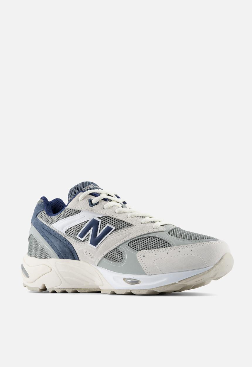 New Balance  - 880R