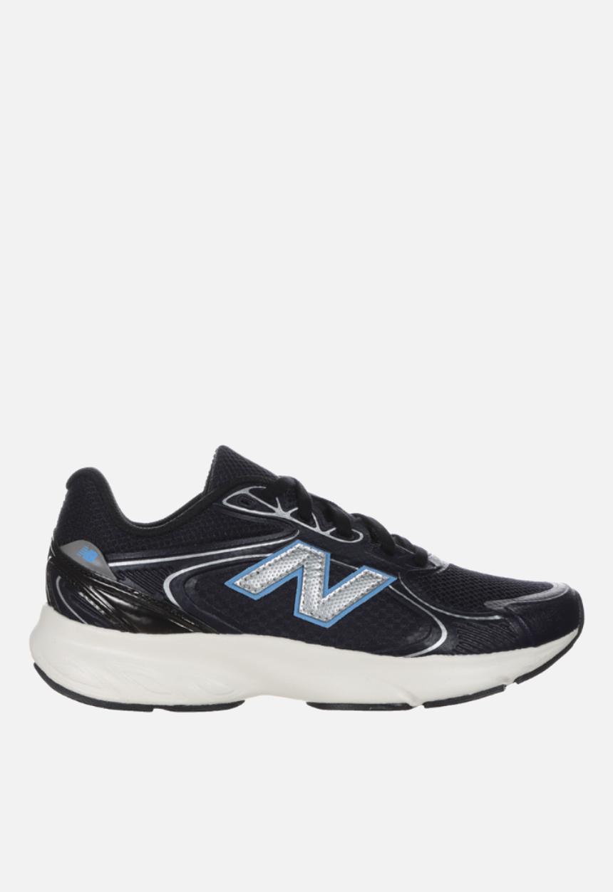 New Balance  - Fresh Foam Amaste